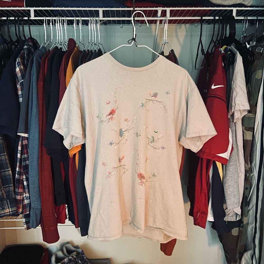 BIRD MURAL TEE.